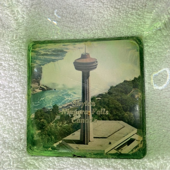 Vintage Skylon Niagara Falls Canada Large Cut Green Glass Ashtray Trinket Dish - Picture 4 of 12
